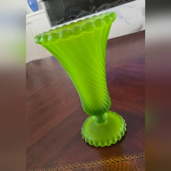 Vintage Glass Vase - Picture 4 of 12